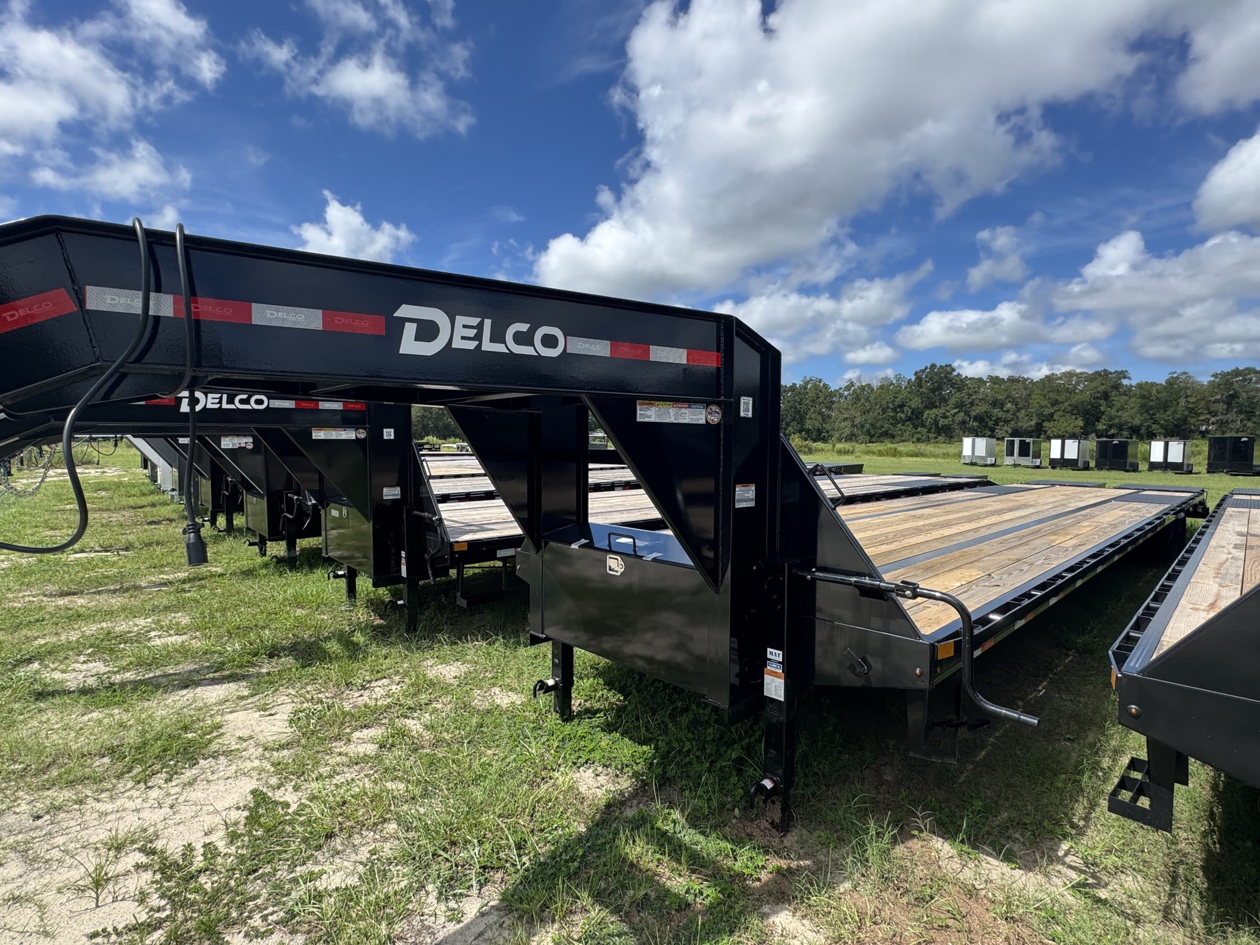 2025 Delco 102″x40′ 24K GN Low Pro Deck-Over Black #6S6040789