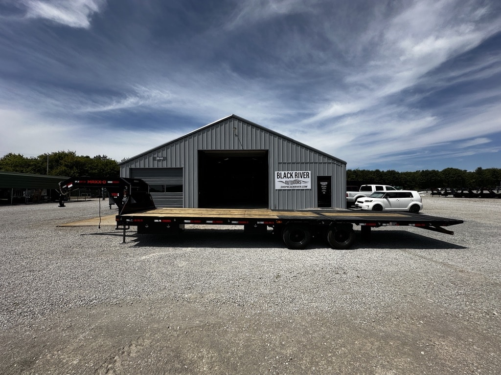 2026 Maxx D YDX 102″x32′ Tandem Dual Hydraulic Dovetail Black #1TM128444