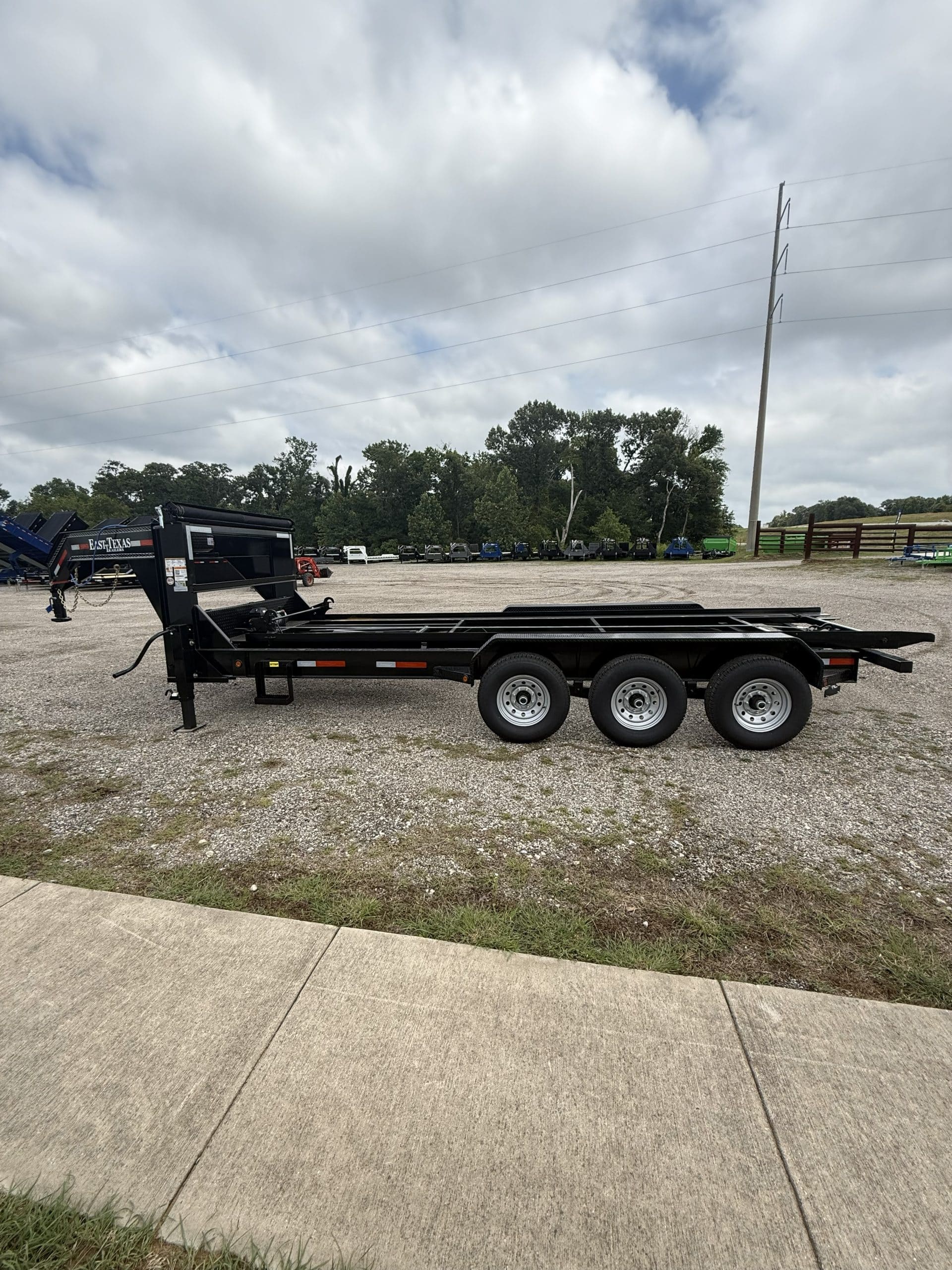 2026 EAST TEXAS 83″ x 20 GN ROLL OFF TRAILER – BLACK #2TE049040